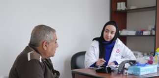 معرض لمنتوجات مركزي “عامل” في عين الرمانة وحارة حريك: نساء يحكن قصص النجاح بالإبرة والخيط